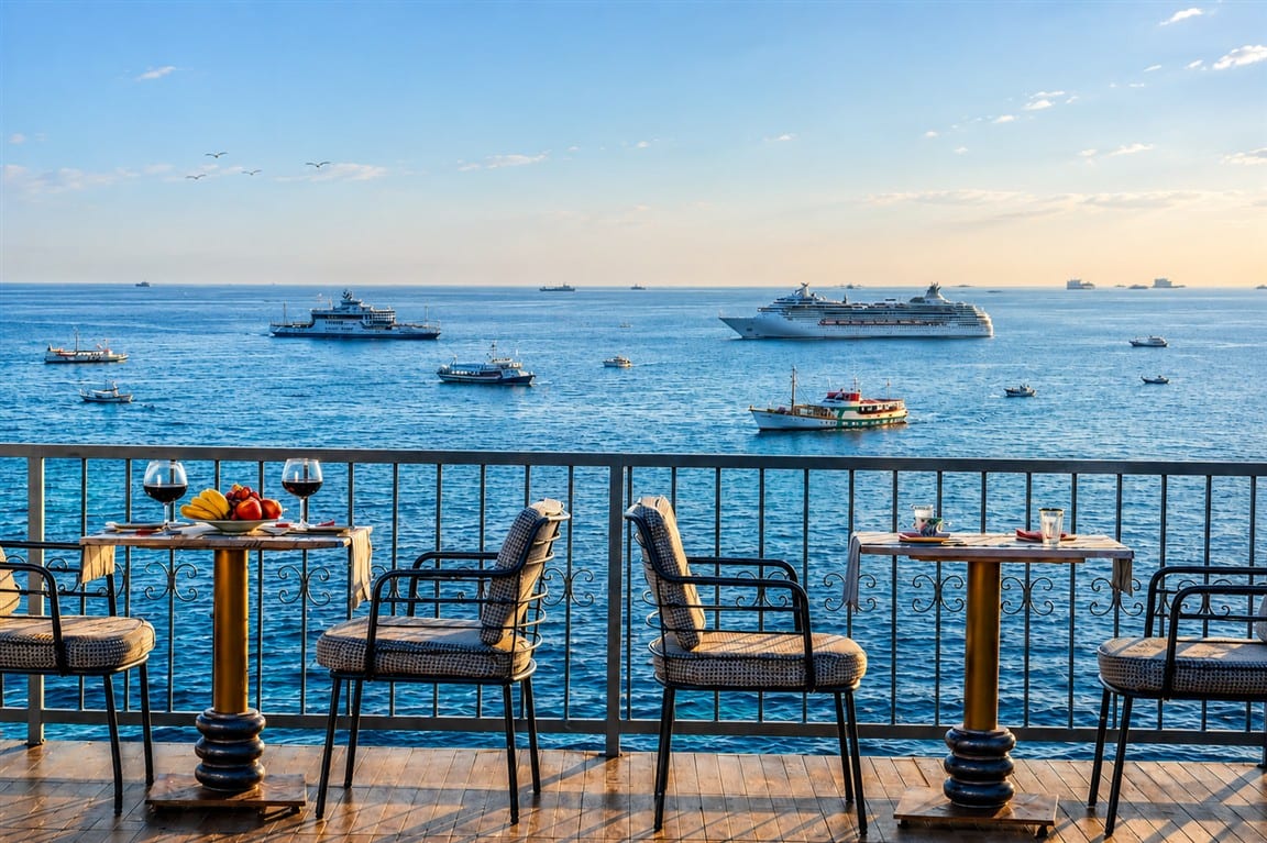 Gündüz terastan deniz manzarası — Ayasofya Hotel