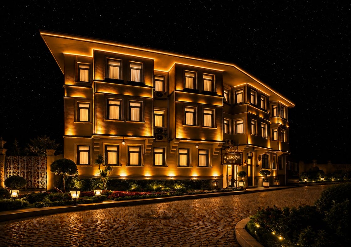 Ayasofya Hotel bina cephesi, gece aydınlatması